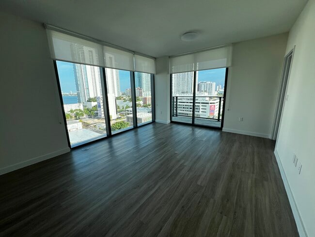 170 NE 23rd St, Unit C1 in Miami, FL - Building Photo - Building Photo