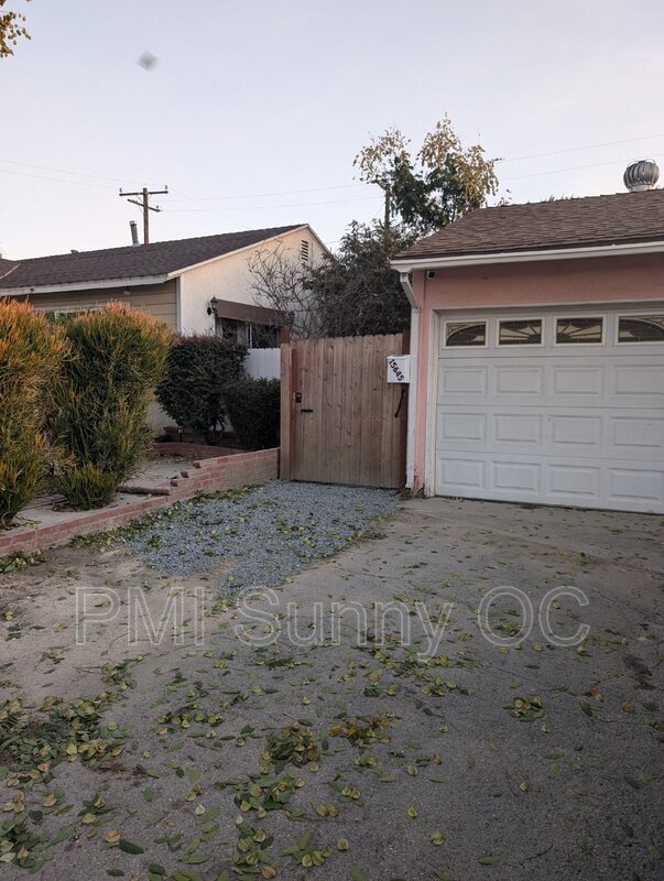 15645 Harvest Ave in Norwalk, CA - Foto de edificio - Building Photo