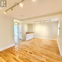 1164 Queen St E in Toronto, ON - Building Photo