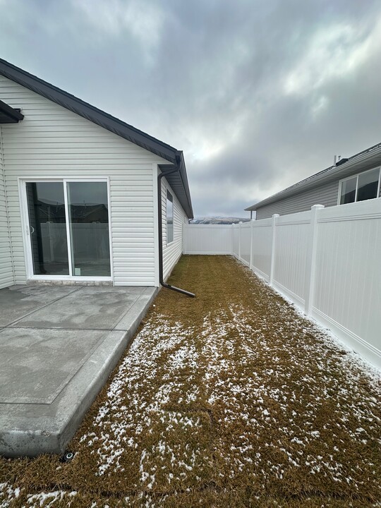 1046 Alpine Ave in Chubbuck, ID - Building Photo