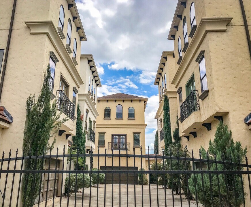 1432 W 21st St in Houston, TX - Building Photo