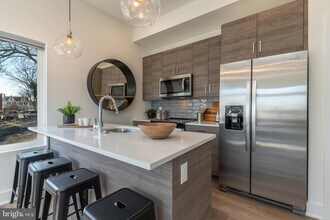 5545 Pulaski Ave, Unit 404 in Philadelphia, PA - Building Photo - Building Photo