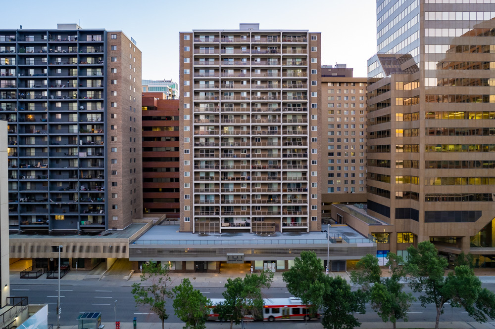 Heritage Place in Calgary, AB - Building Photo