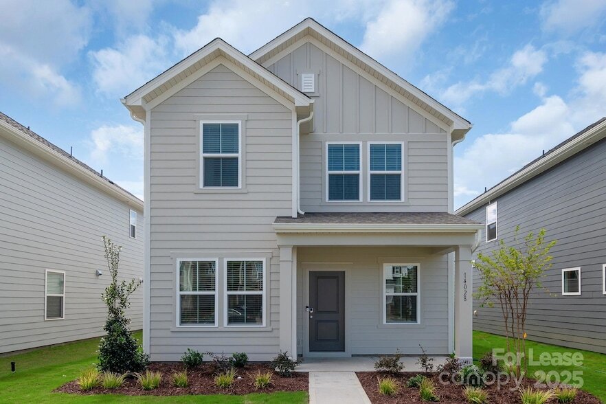 14028 Penbury Ln in Charlotte, NC - Building Photo