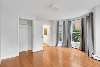 14 Bacon St-Unit -B in Newton, MA - Building Photo - Building Photo