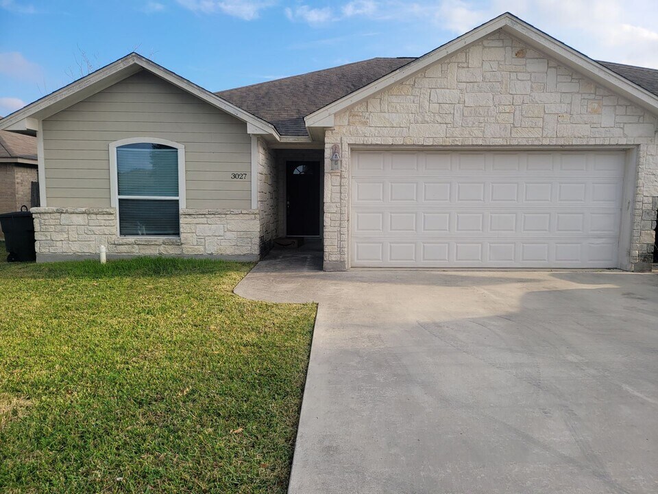 3027-3029 Lodgepole Ln in New Braunfels, TX - Building Photo