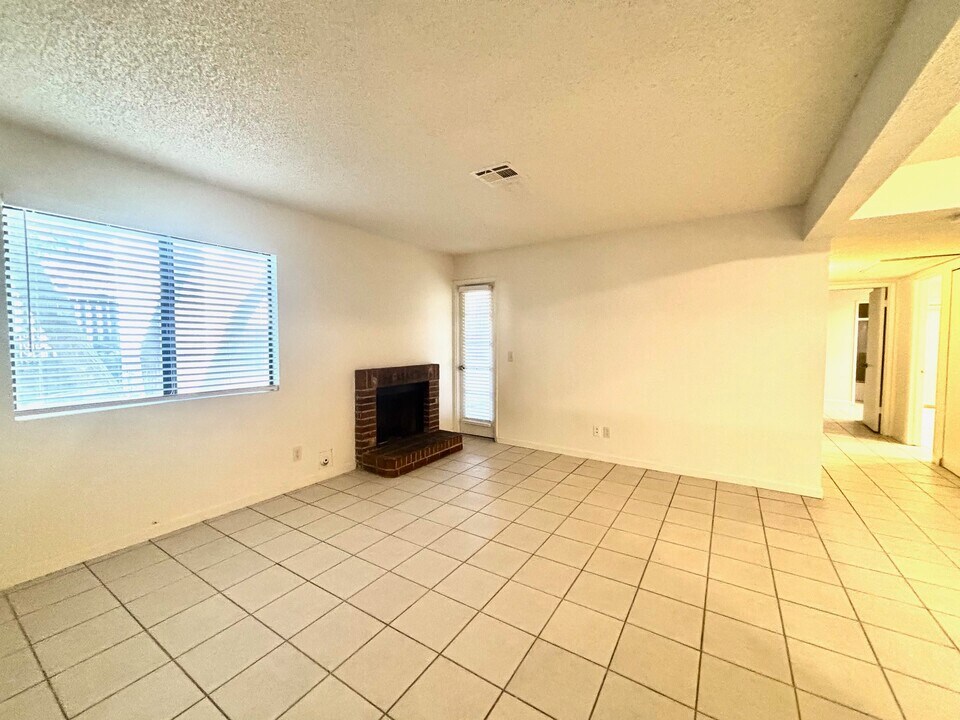 1701 E Katie Ave in Las Vegas, NV - Building Photo