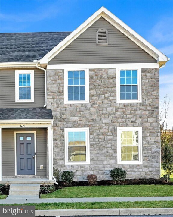 625 Byler Cir in Lebanon, PA - Foto de edificio