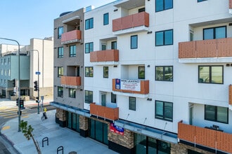 3326 W 52nd St in Los Angeles, CA - Building Photo - Building Photo