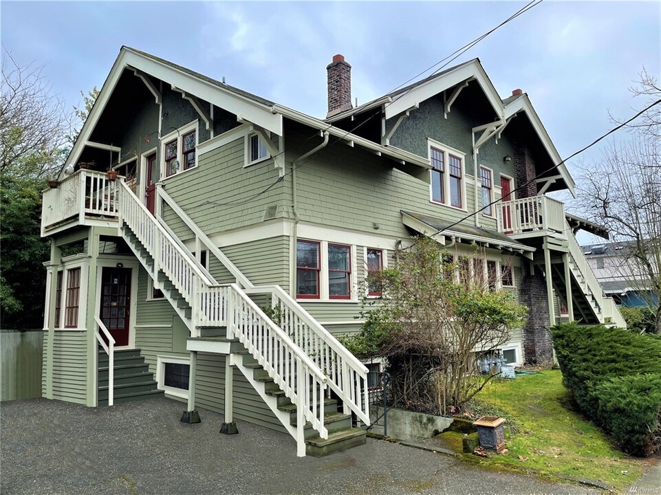 5816 17th Ave NW, Unit 3 in Seattle, WA - Building Photo