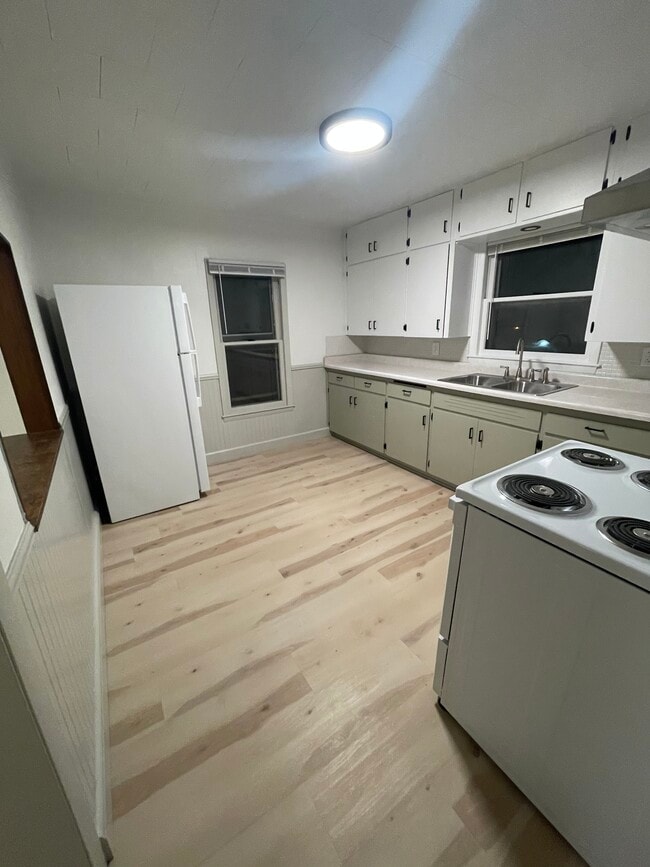 1228 Ellis St, Unit Upper in Waukesha, WI - Building Photo - Building Photo