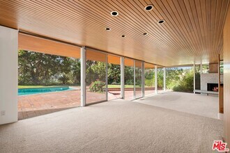 590 N Tigertail Rd in Los Angeles, CA - Building Photo - Building Photo