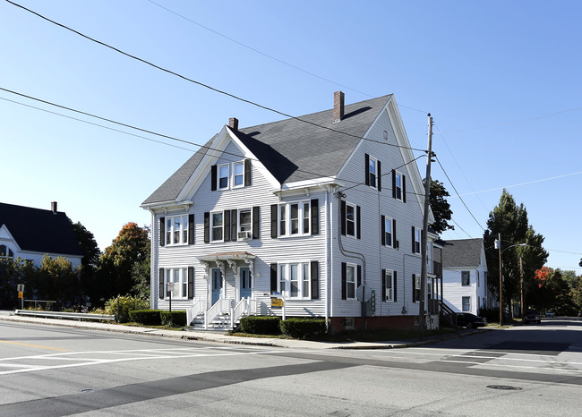 697-699 Main St in Westbrook, ME - Foto de edificio - Building Photo