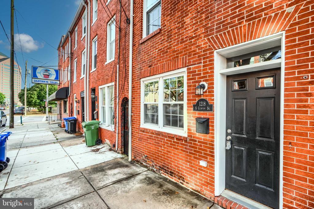 1218 S Clinton St in Baltimore, MD - Building Photo