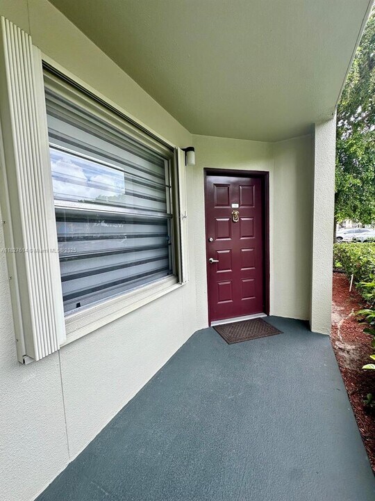 1300 SW 130th Ave in Pembroke Pines, FL - Building Photo
