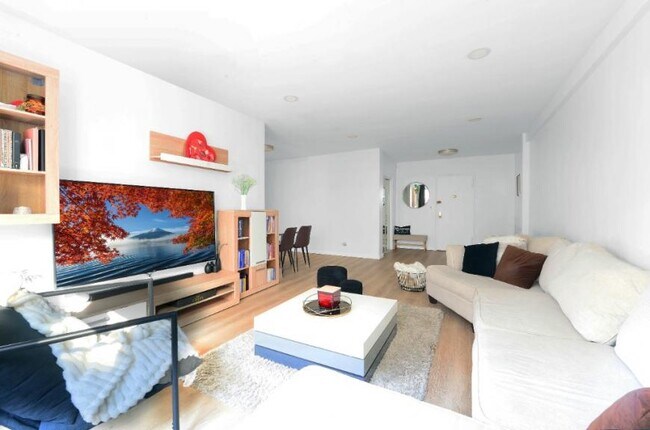 3850 3850 Hudson Mnr Ter in Bronx, NY - Building Photo - Building Photo