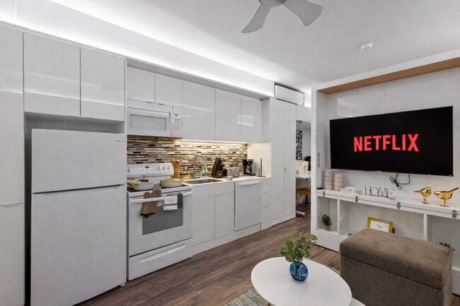 12607 Larchmere Blvd in Cleveland, OH - Building Photo - Building Photo