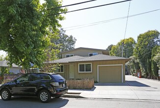 483 Mariposa Ave in Mountain View, CA - Building Photo - Building Photo