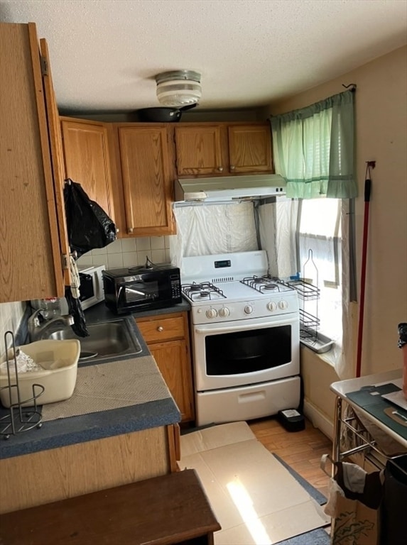 property at 2 Johnny Ct