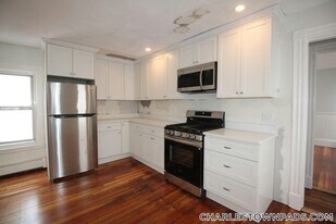 12 Albion Pl, Unit 2 in Boston, MA - Building Photo