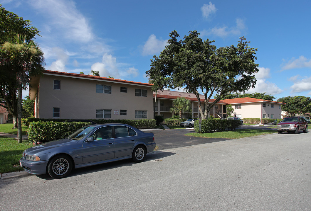 10120 NW 36 St in Coral Springs, FL - Building Photo