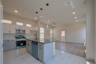 2414 Sam Wilson St in Houston, TX - Building Photo - Building Photo