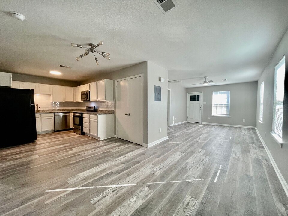 903-903 Allen St in San Marcos, TX - Foto de edificio