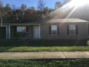 1215 Clear Ridge Ln in Radcliff, KY - Foto de edificio - Building Photo