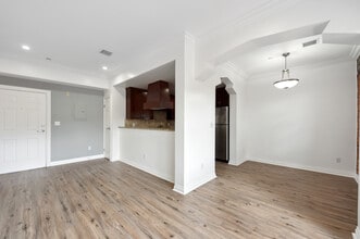 1236 N Flores St in West Hollywood, CA - Building Photo - Interior Photo