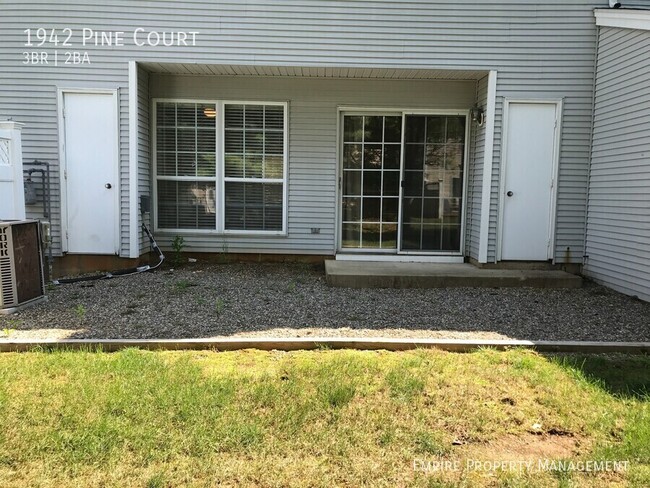 1942 Pine Ct in Hellertown, PA - Building Photo - Building Photo
