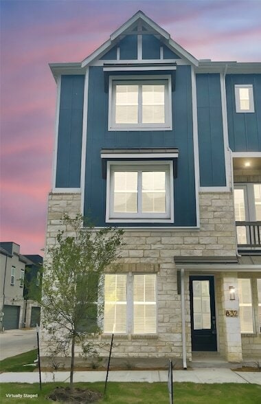 832 Concan Dr