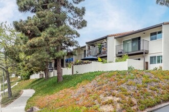 Santa Barbara Highlands in Santa Barbara, CA - Foto de edificio - Building Photo