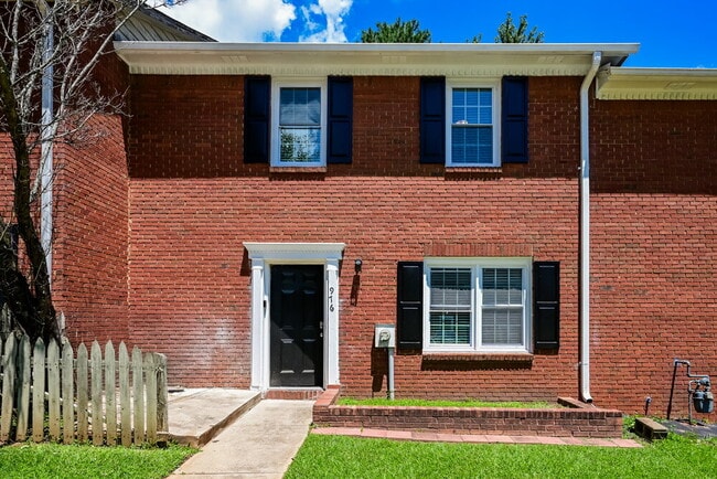 property at 976 Park Gate Pl