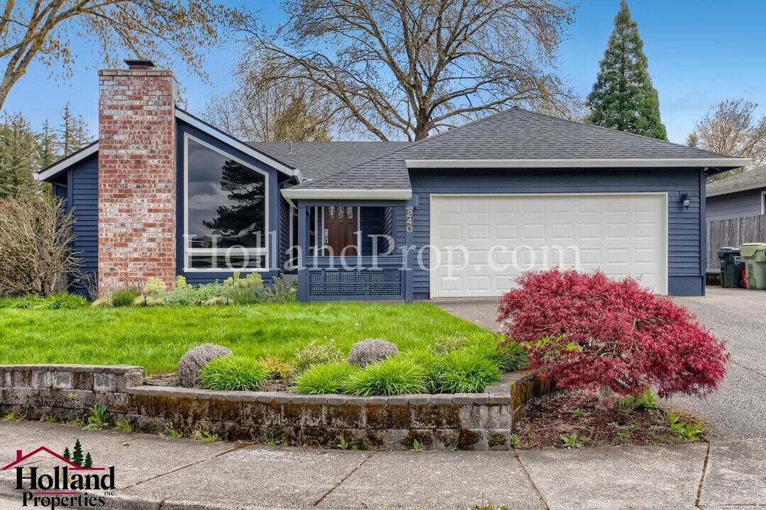 240 SW 192nd Pl in Aloha, OR - Building Photo