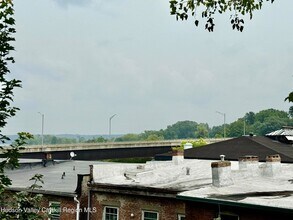 16 Abeel St, Unit 2 in Kingston, NY - Foto de edificio - Building Photo