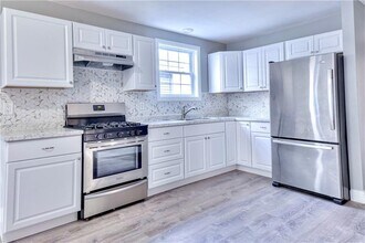 127 Pumgansett St-Unit -1 in Providence, RI - Building Photo - Building Photo