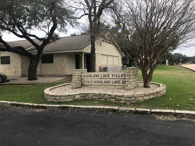 21013 Highland Lake Dr in Lago Vista, TX - Foto de edificio