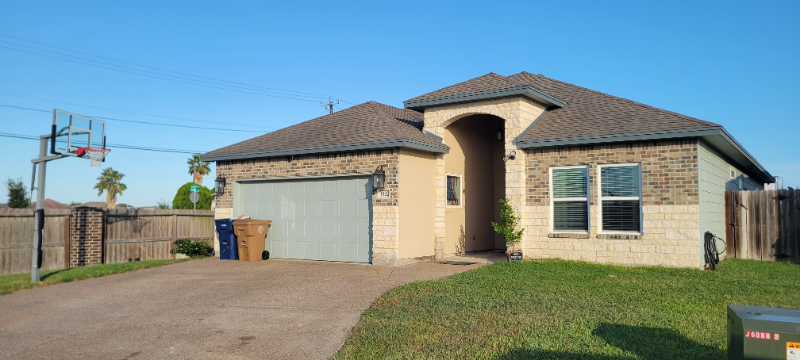 3802 Woodhouse Ln in Corpus Christi, TX - Building Photo