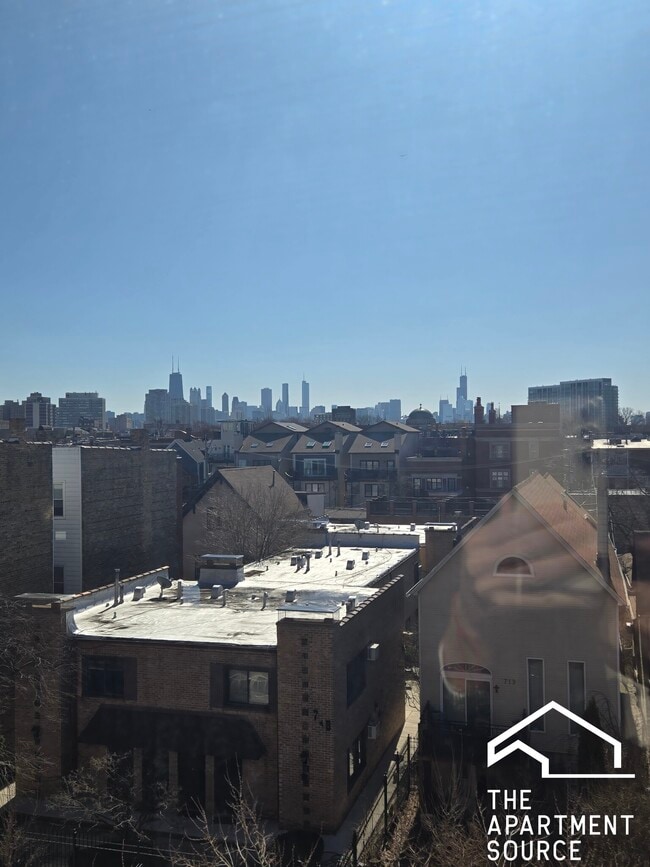 722 W Diversey Pkwy in Chicago, IL - Building Photo - Building Photo