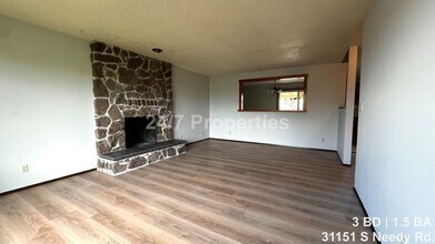 31151 S Needy Rd in Canby, OR - Foto de edificio - Building Photo