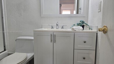 4550 NW 9th St in Miami, FL - Building Photo - Building Photo