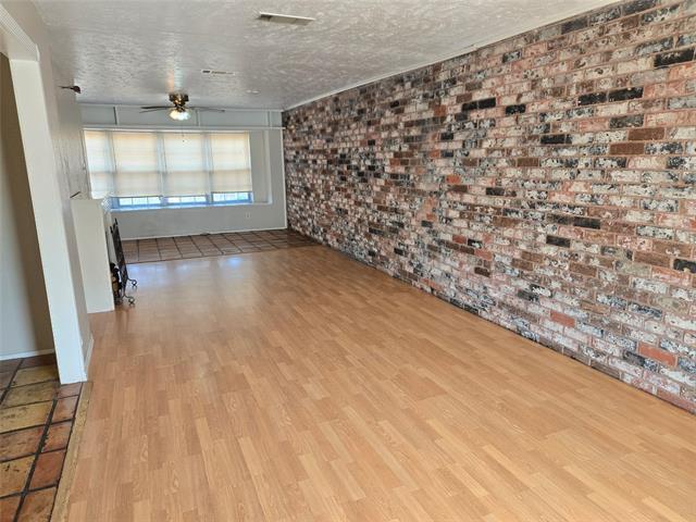 25 W Mountain Creek Dr in Grand Prairie, TX - Building Photo - Building Photo