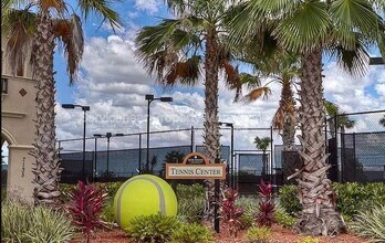 8205 Grand Estuary Trail in Bradenton, FL - Foto de edificio - Building Photo