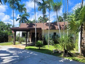 7315 Pine Tree Ln in West Palm Beach, FL - Building Photo - Building Photo
