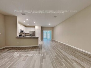 1305 Coastal Mdw Trl in Jacksonville, FL - Foto de edificio - Building Photo