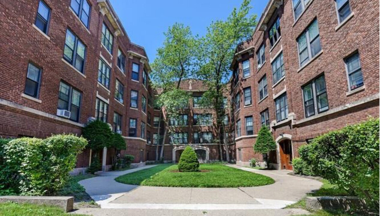 1125 Davis St in Evanston, IL - Building Photo