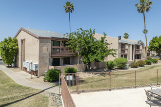 Sundance Condominiums in Phoenix, AZ - Building Photo - Building Photo