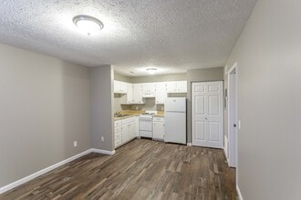 Legion Park & Heartwood Court Apartments in Owensboro, KY - Building Photo - Interior Photo