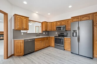 4307 Briarwood Dr in Cedar Falls, IA - Foto de edificio - Building Photo