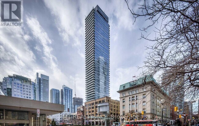 property at 2906-224-2224 King St W